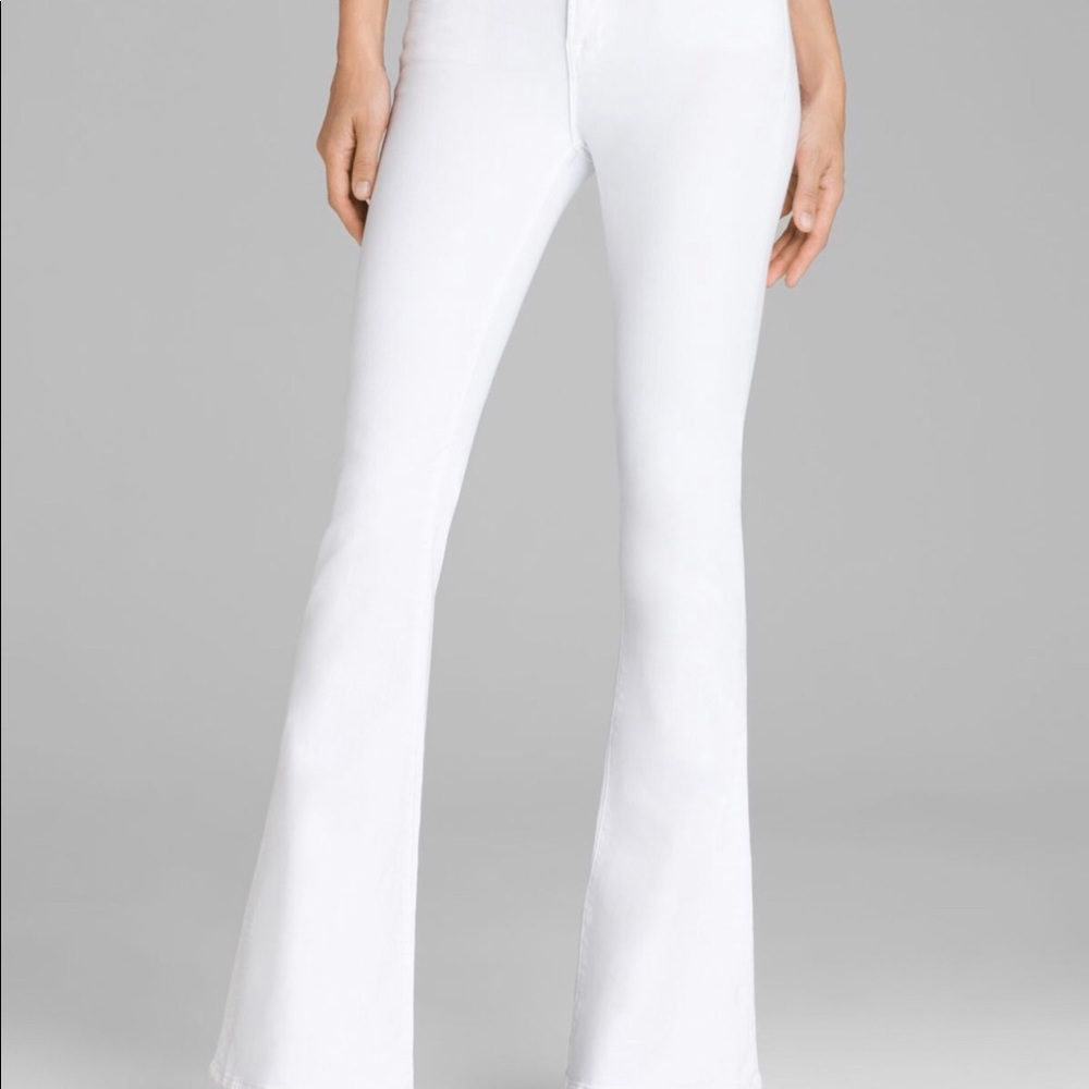EUC Beautiful classic J Brand straight leg White jeans